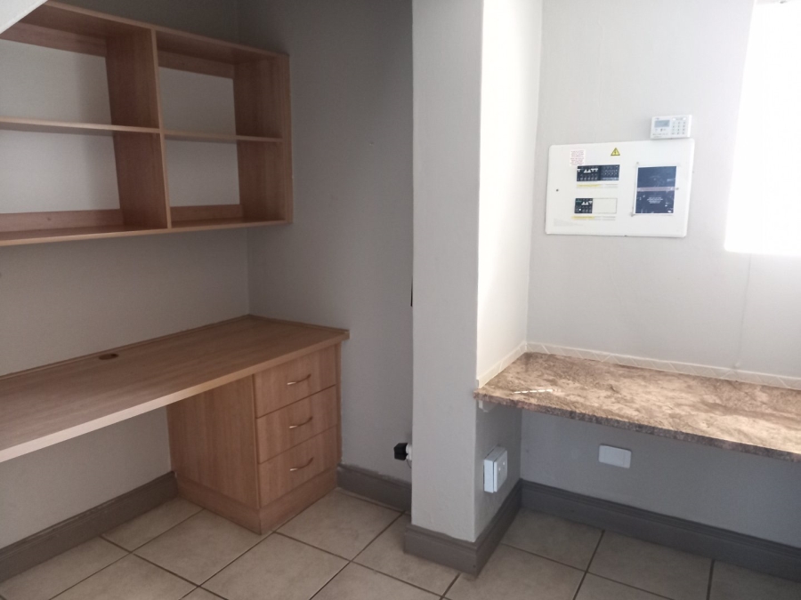 To Let 2 Bedroom Property for Rent in Dassie Rand North West